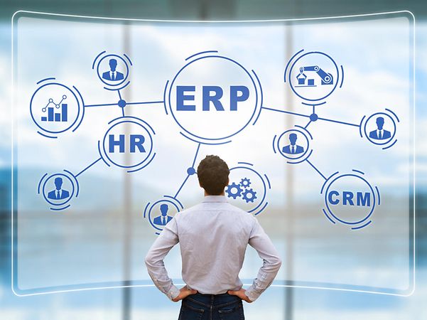 A person is looking at a diagram showing ERP, HR and CRM for the modernisation of SAP® systems.