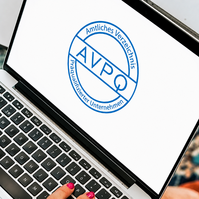 The IHK AVPQ pre-qualification certificate can be viewed on a laptop